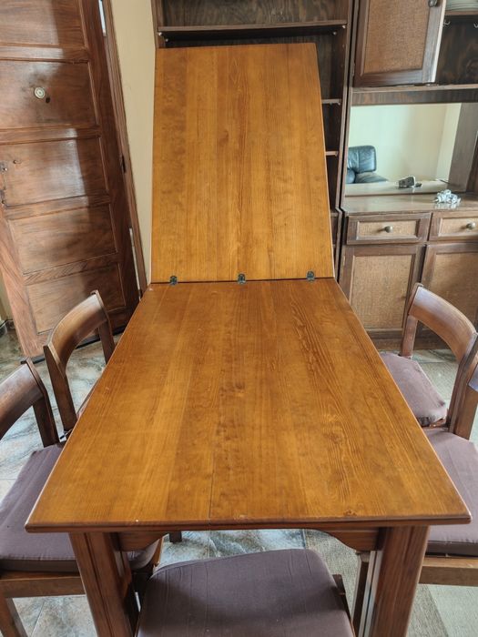 Mesa de Jantar Extensível em Madeira com 5 Cadeiras