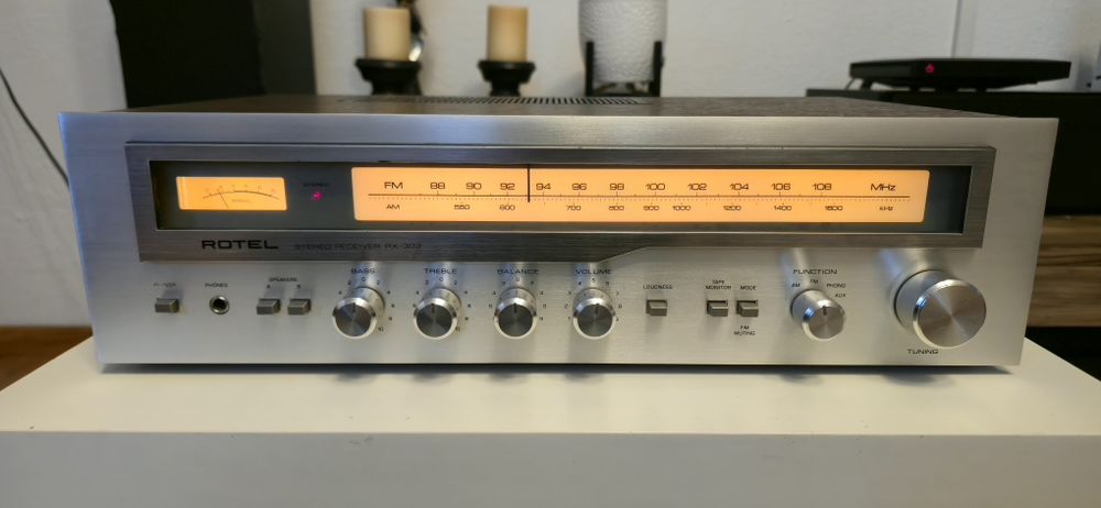 Rotel RX 303 amplituner/radio