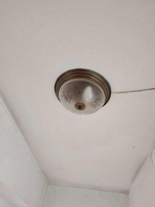 Candeeiro de teto/parede com a base em latão. Novo.