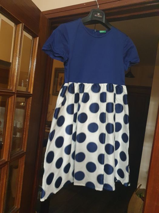 Vestidos como novos. Só uma vez de uso. Cerimônia. Vendo 20 € cada .