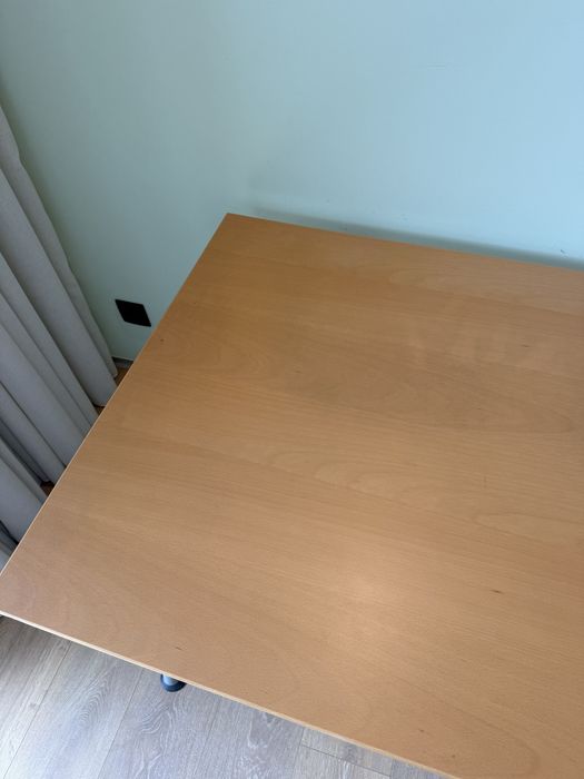 Mesa com altura regulável