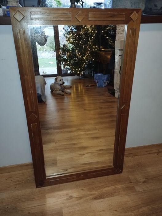 Stare, bardzo duże lustro w drewnianej ramie