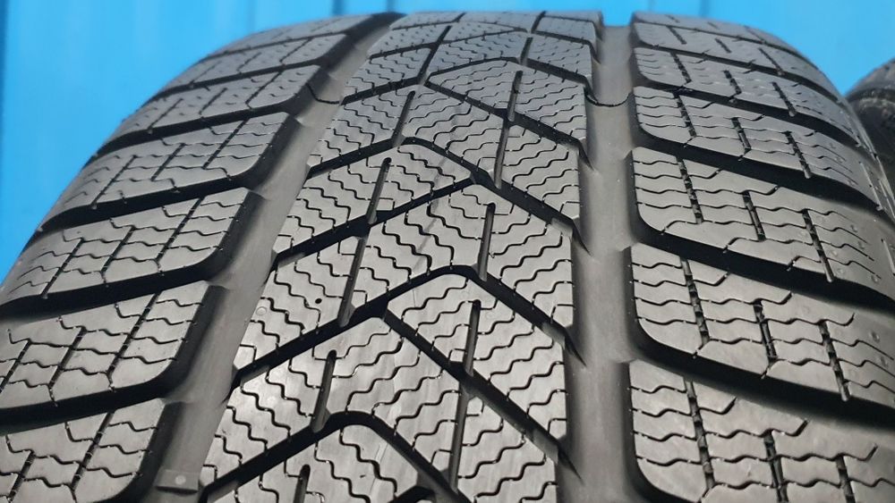 4 x 235/40 R19 Sprzedam opony zimowe Pirelli ! 8mm !