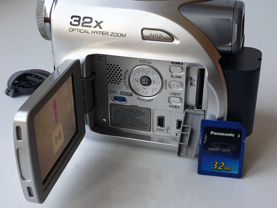 цифрова відеокамера JVC GR-D390EK digital video  SD JVC BN-VF707U