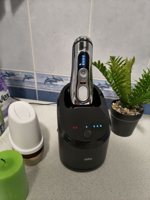 Braun Series 9 Pro електробритва + станція очищення та зарядки