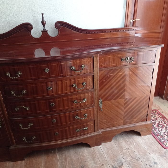 Aparador estilo D. Maria mogno