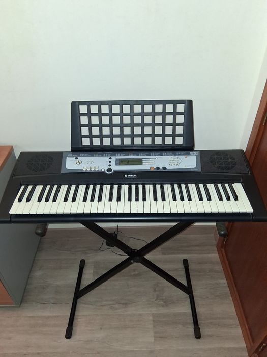 Órgão eléctrico yamaha