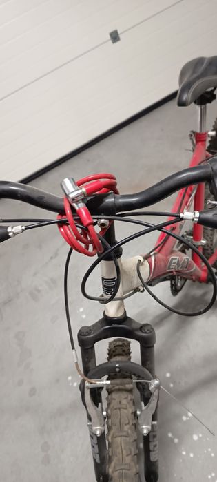 Bicicleta TT  com suspensão à frente