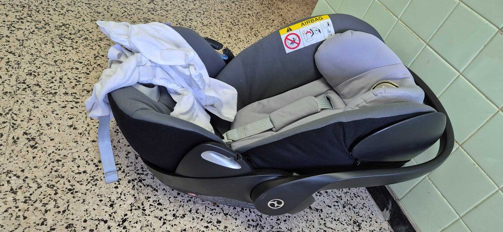 Cadeira de bebe para automével da marca Cybex