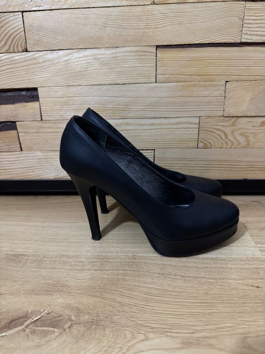Buty damskie, czarne szpilki r. 38