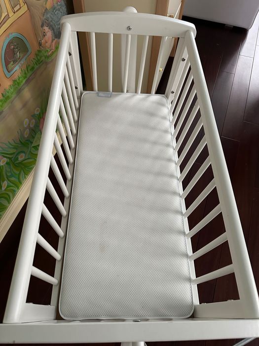 Колиска дитяча біленька