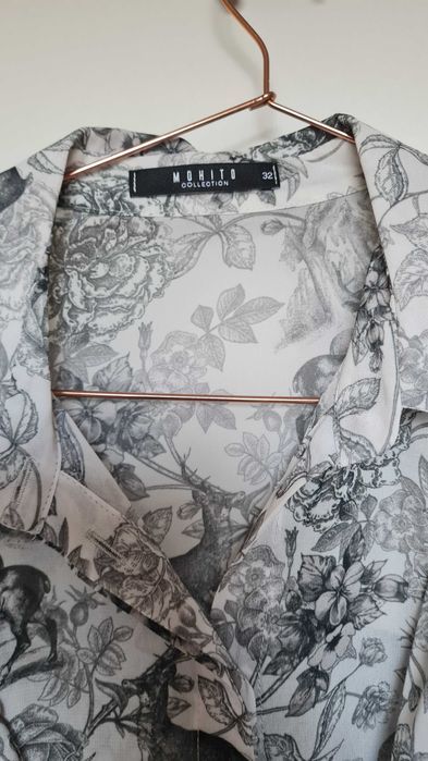 Wzorzysta bluzka z falbanką Mohito XS( z metki XXS)