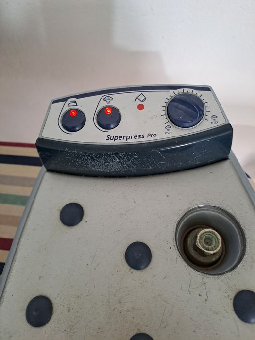 Ferro de engomar c/caldeira Rowenta