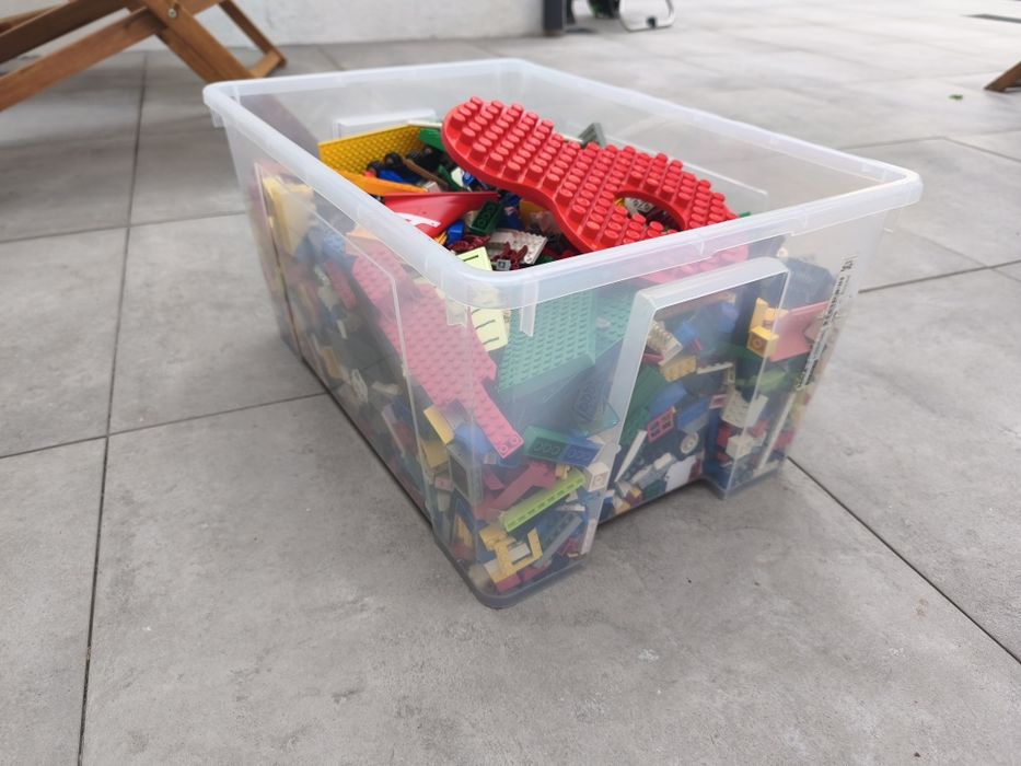 Caixa de legos para criança