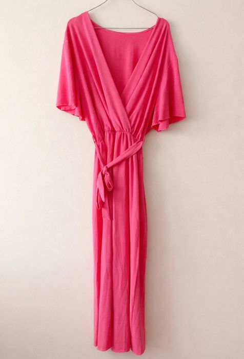 Długi jasnoróżowy cukierkowy zwiewny wygodny kombinezon