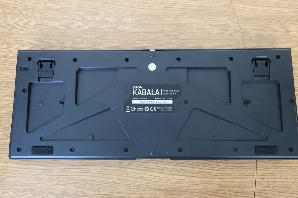 Teclado wireless Krom Kabala com rato e cabos