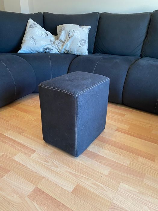 Sofá de canto com 3 pufs