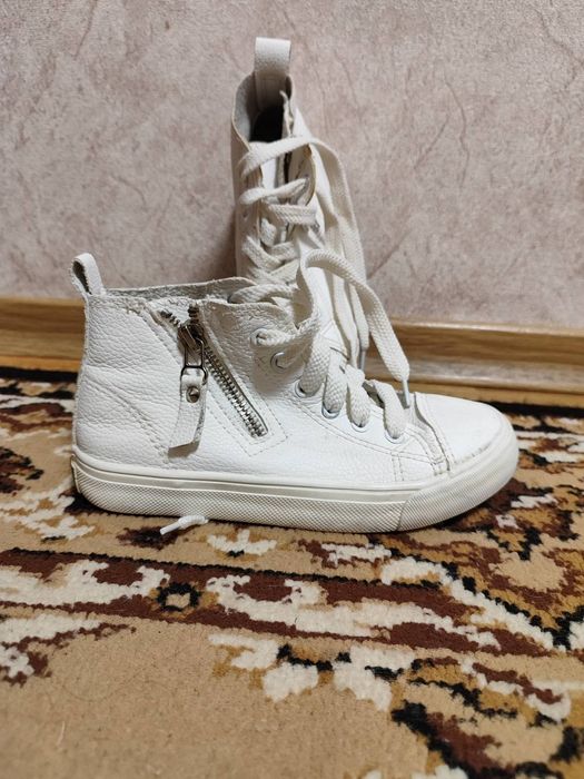 Продам кеды для девочки