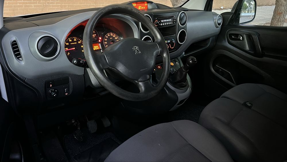 Peugeot Partner  1.6 hdi  3 lugares / 2016 Sem Adblue