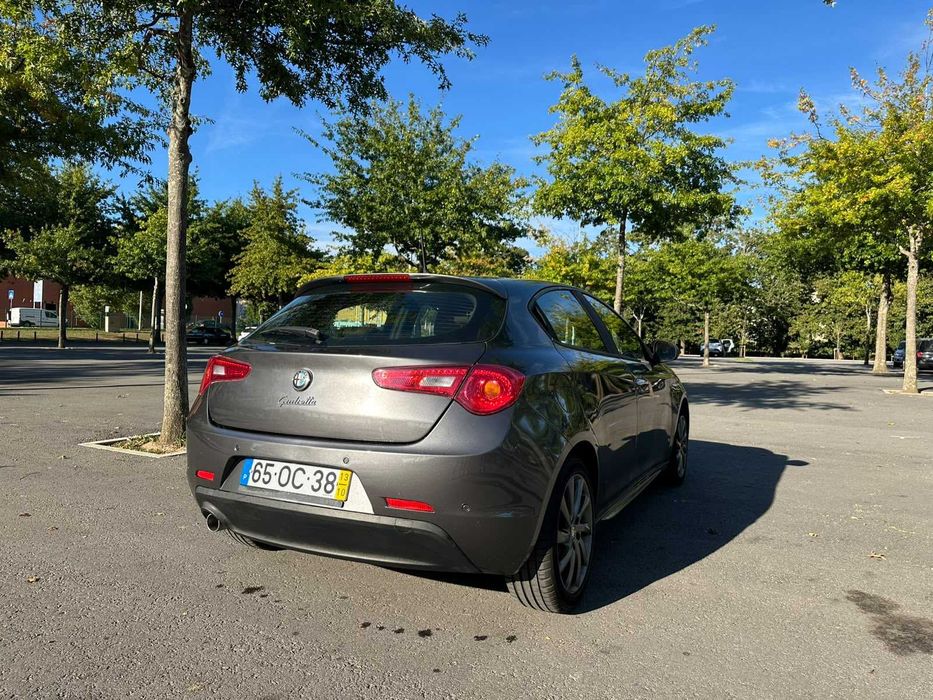 Alfa Romeo Giulietta 1.6 JTDm Veloce – Apenas 52850 km Reais (Oportunidade Única)