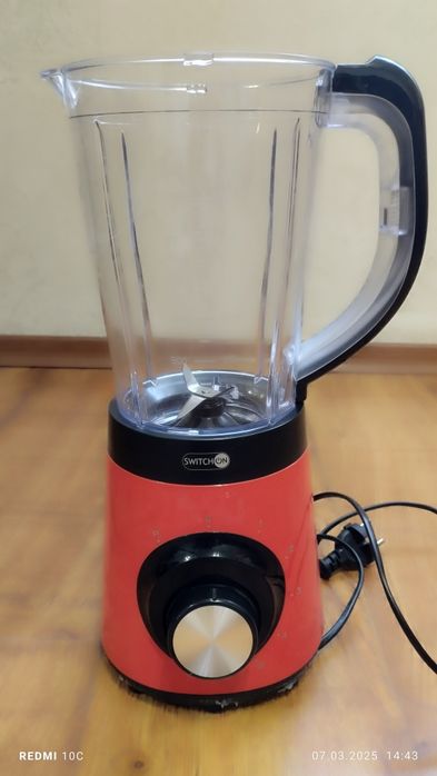 Пошкоджений блендер Switch On TB-D0401