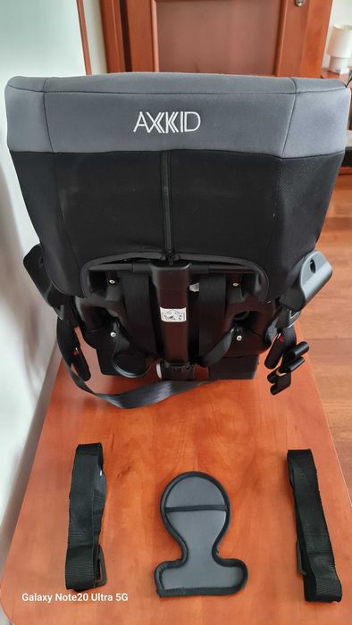 Fotelik samochodowy Axkid Minikid w bardzo dobrym stanie 9-25kg