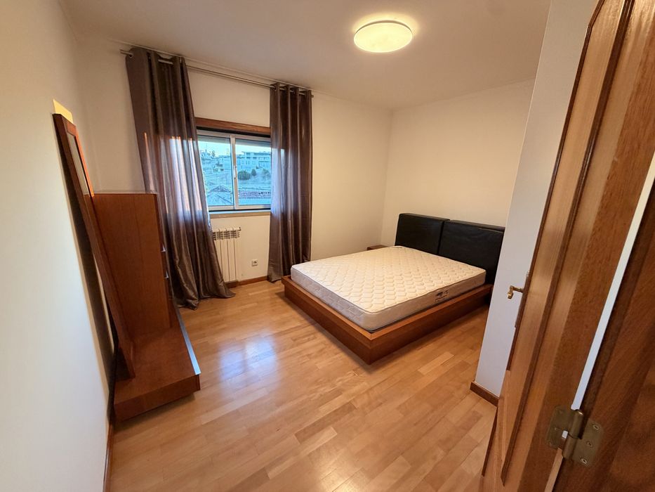 Arrenda-se quartos ou suite (quarto com wc exclusivo) no centro de Leiria, alguns  com ar condicionado e aquecimento central