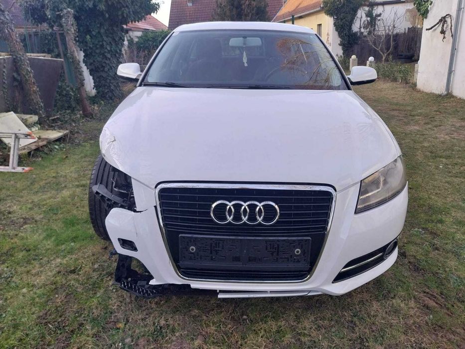 Audi A3 8P Sportback 1.6tdi uszkodzony