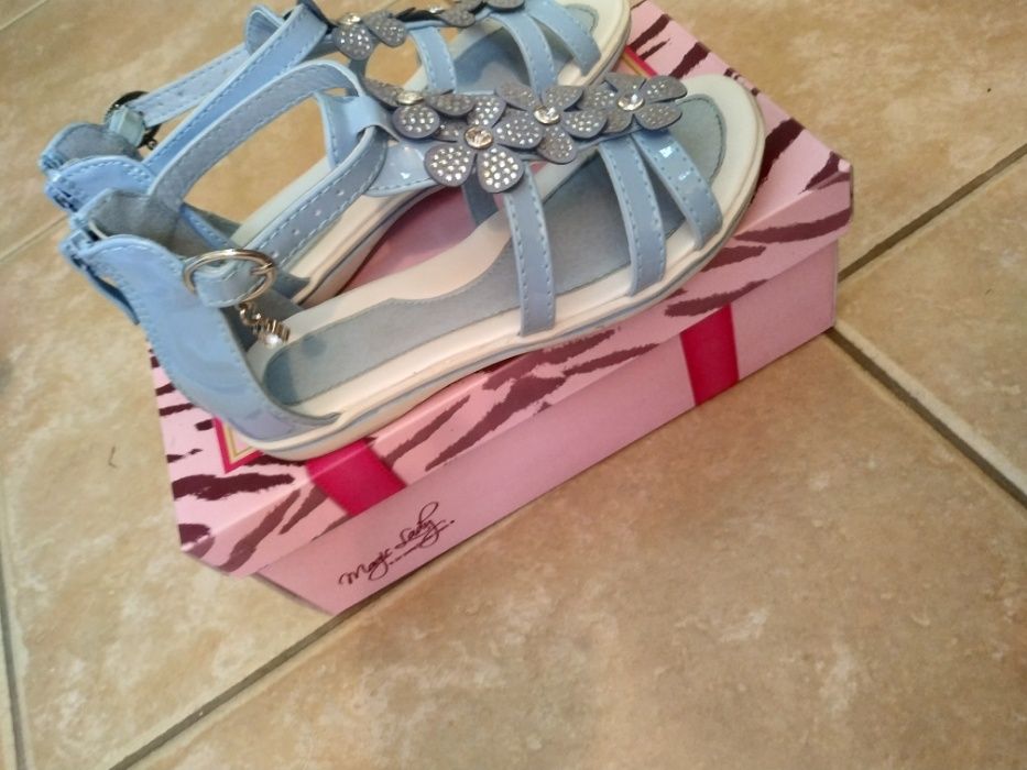 Sandałki dziewczęce