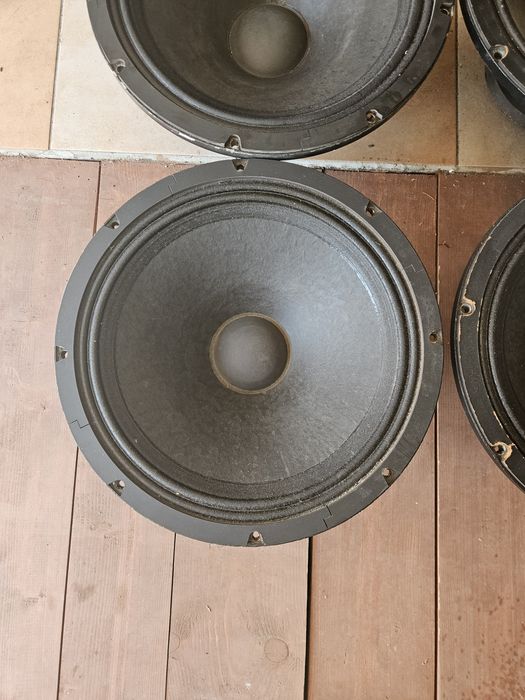 Głośniki niskotonowe PolAudio  EighteenSound 18LW1250 8 Ohm