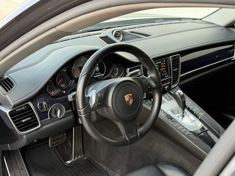 Porsche Panamera 4S      2015