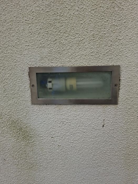 Focos de luz exterior parede