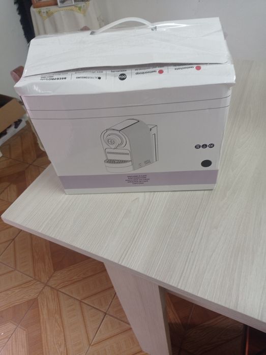 Máquina de café ( cápsulas) nova