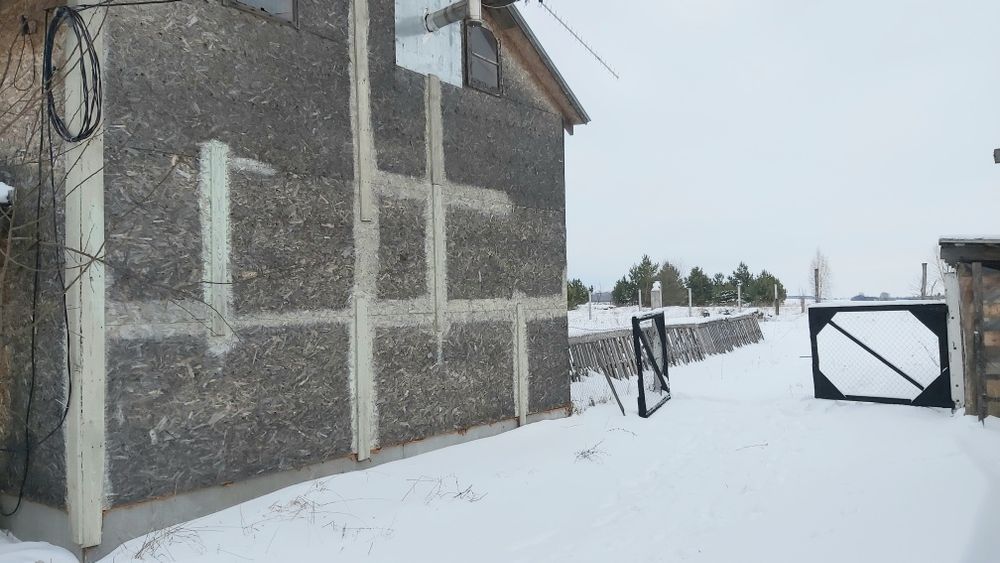 Продам  свиноферму у ліса +10 Га землі,  20 км від Чернігова.