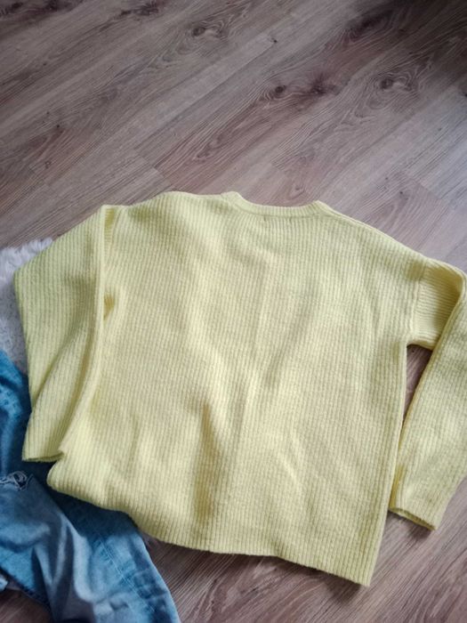 Żółty sweterek primark