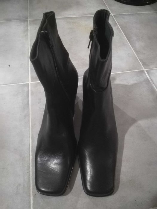 Botas novas em pele para Senhora, tamanho 37.