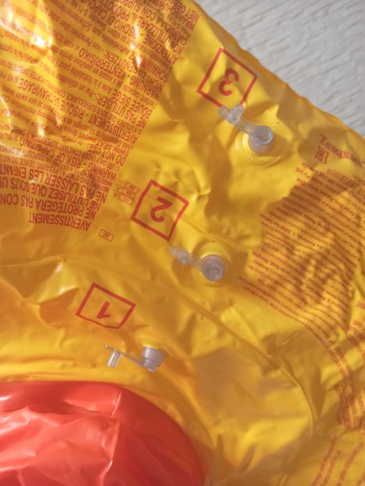 Koło do pływania dla niemowlaka