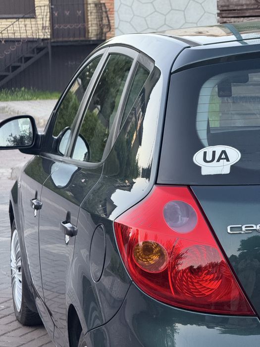 Автомобіль Kia ceed