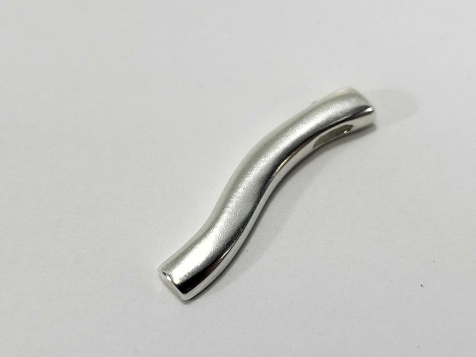 Ładna podłużna srebrna zawieszka