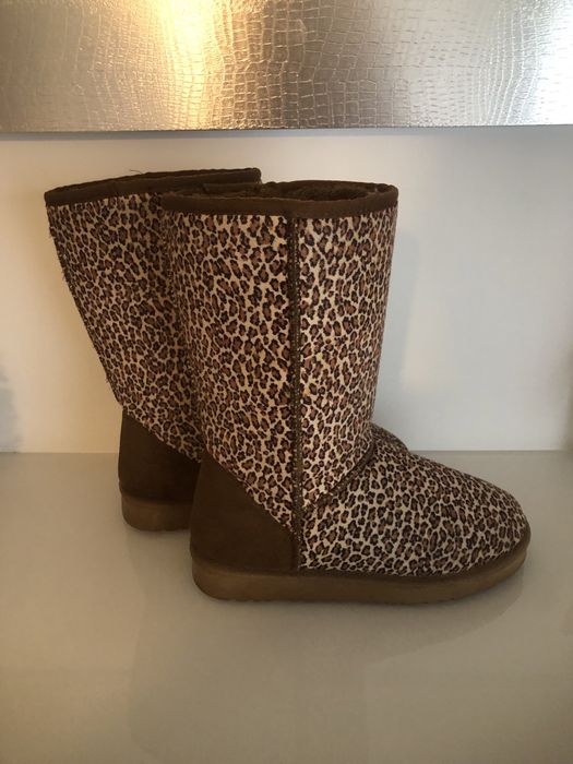 Botas animal print com pelo