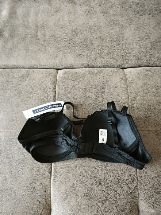 Чорний бюстгальтер Naviale LB.03.001 розмір 75B