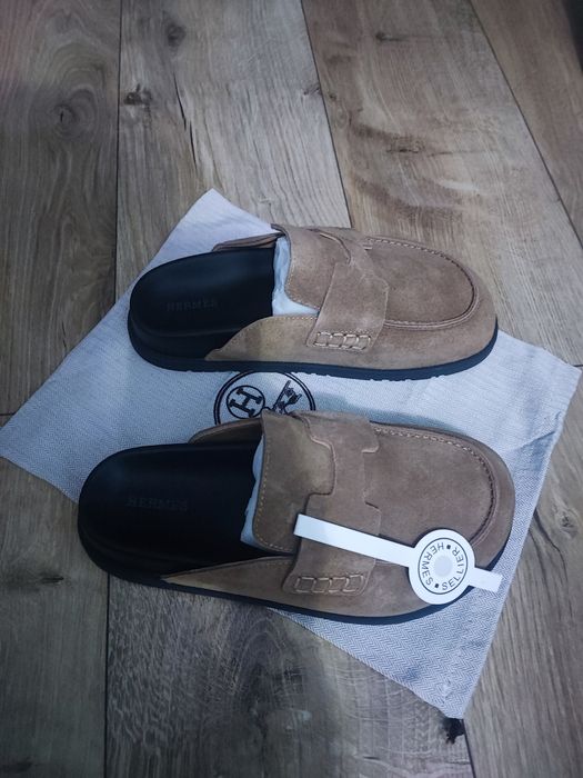 Piękne klapy mule Hermes Nowe