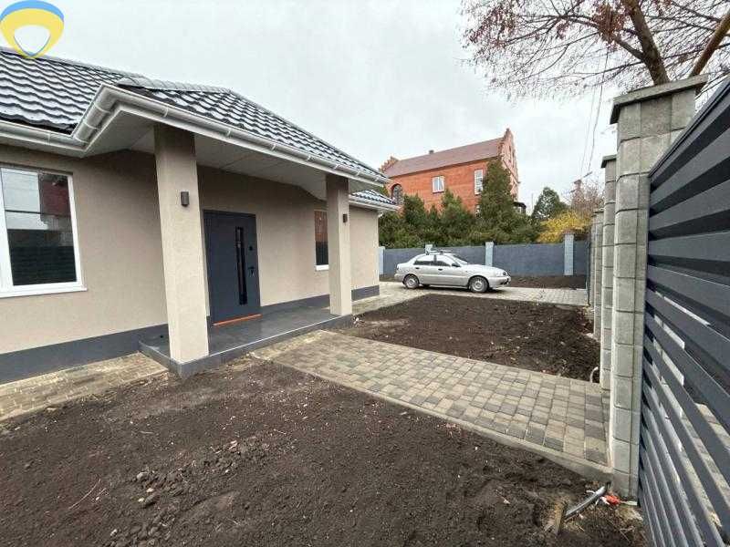 Будинок у Фонтанці  300 м. від траси