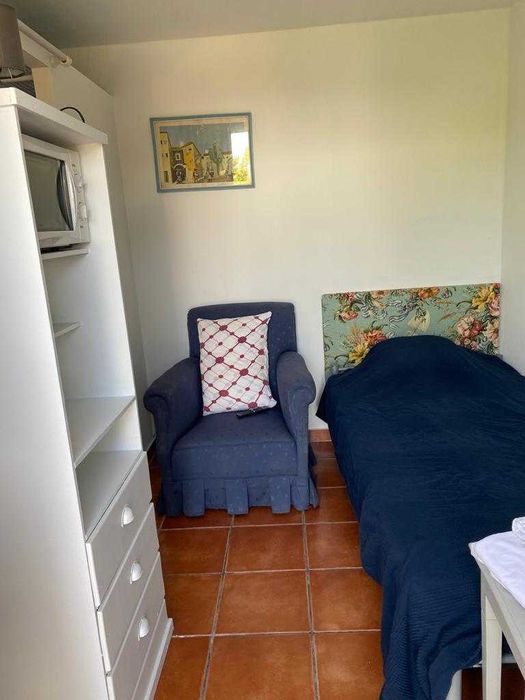 QUARTO( 1 PESSOA ) TUDO INDEPENDENTE KITCHENETE com casa de banho