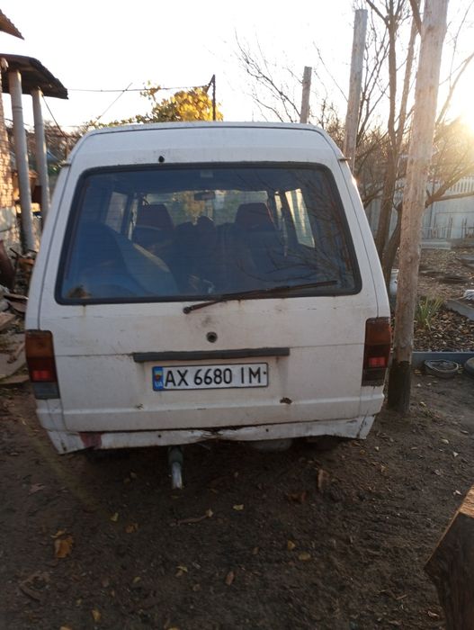 Продам  авто  нисан ваннто