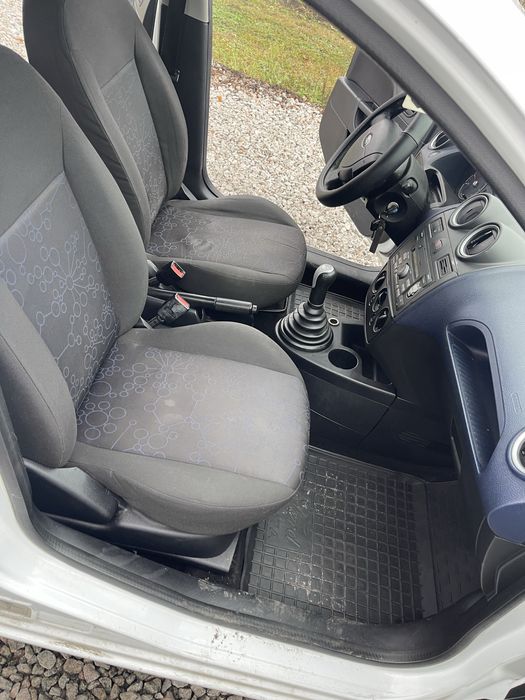 Продам Ford Fiesta 1.3 бензин