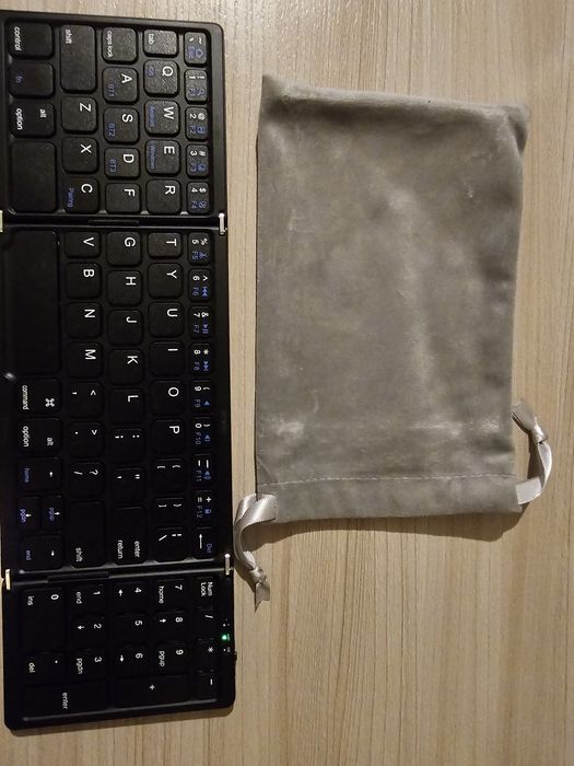 Klawiatura bezprzewodowa blututh stan idealny qwerty plus etui