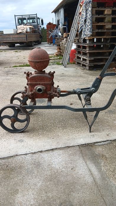 Bomba antiga de tirar vinho