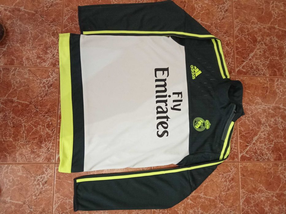 calça de senhora cinza + 3 camisolas desportivas