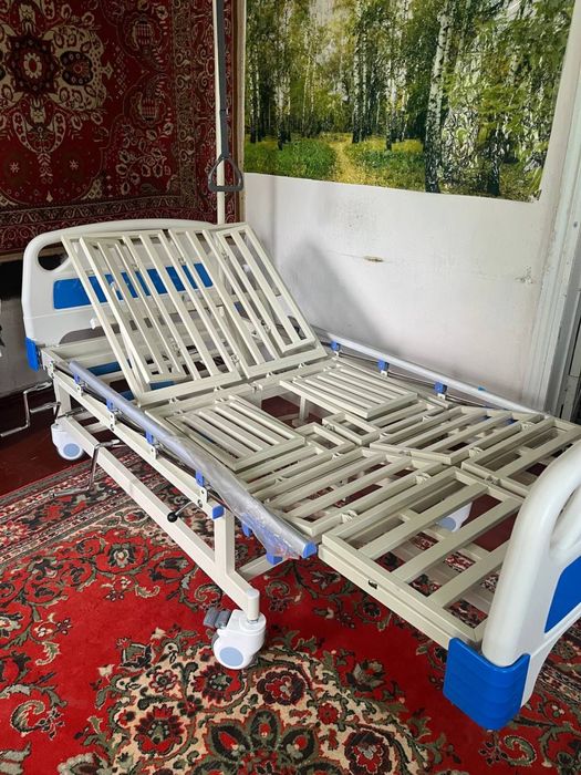 Ліжко медичне для лежачих людей